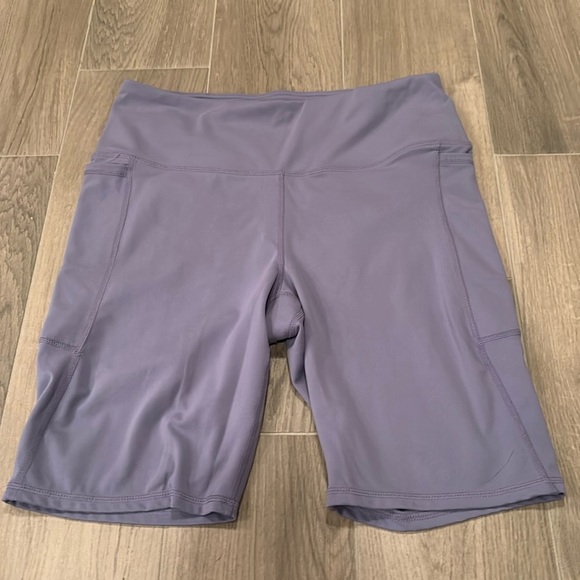 Gaiam Women’s Purple Biker Shorts With Pockets Size L